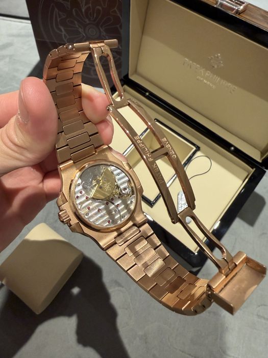 Patek Philippe Nautilus 5712-1R Rose Gold – Full Set – Nou