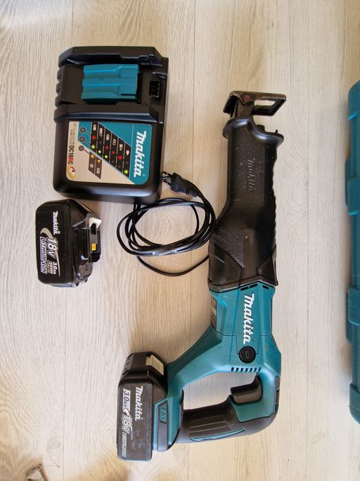 Ferăstrău sabie MAKITA DJR 186