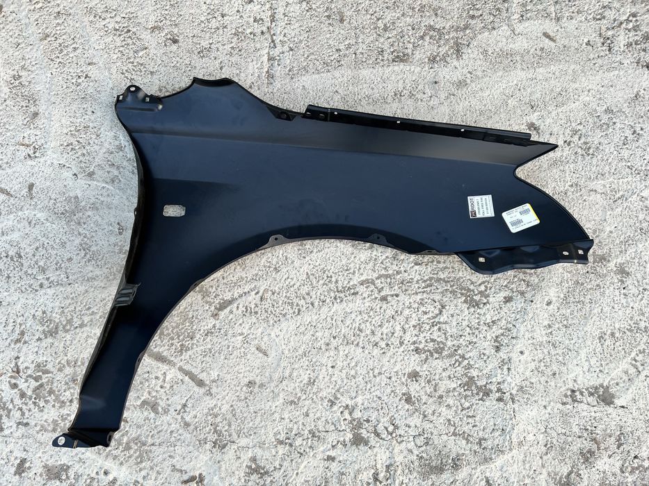 Продам крыло левое Toyota Avensis T25