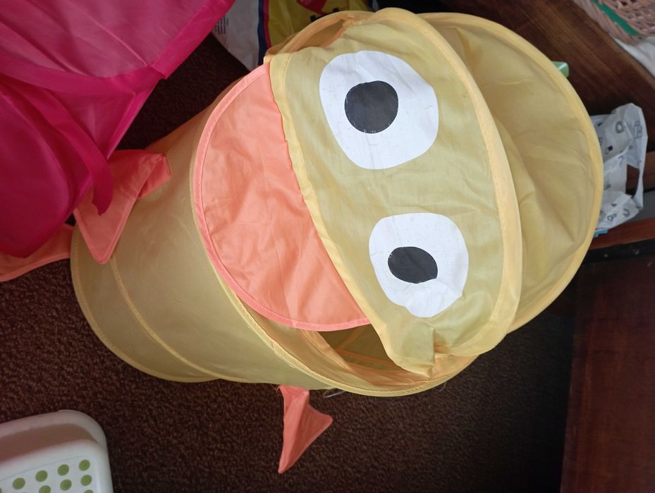 Детски палатки - кола и ягодка, и кошове за играчки