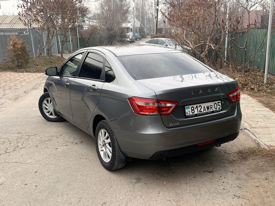 Lada Vesta 1.6 механика , 2015