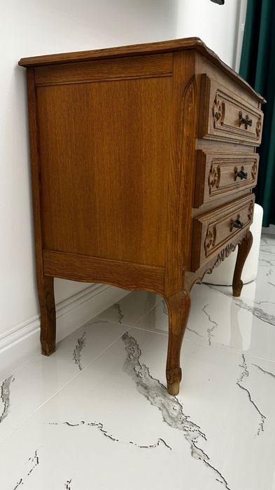 Comodă în stil clasic din lemn masiv