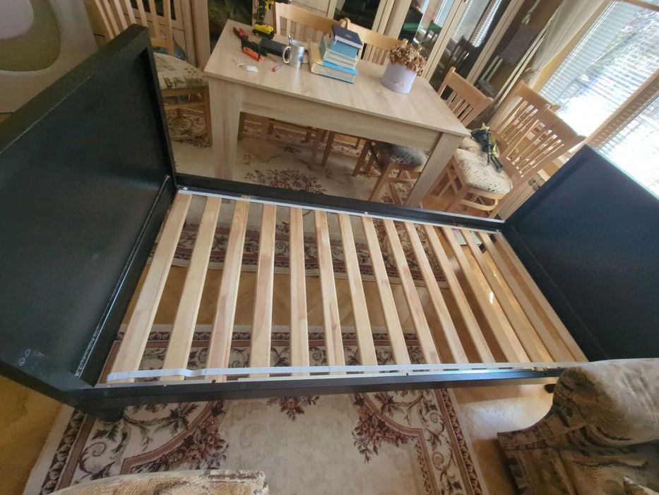 Легло с подматрачна рамка, с високи табли, в цвят венге, за тийнейджъри