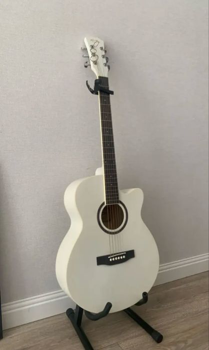 Акустическая Гитара с Дубайска