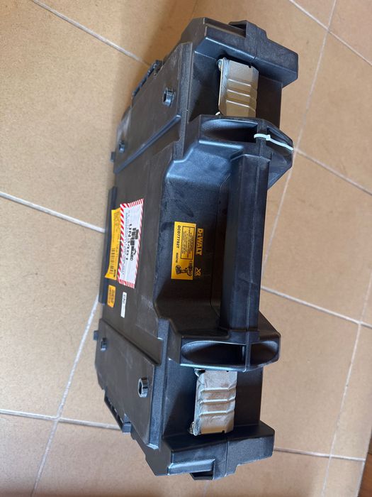 NOU, Mașină de găurit cu 2 acumulatori Dewalt DCD777S2T