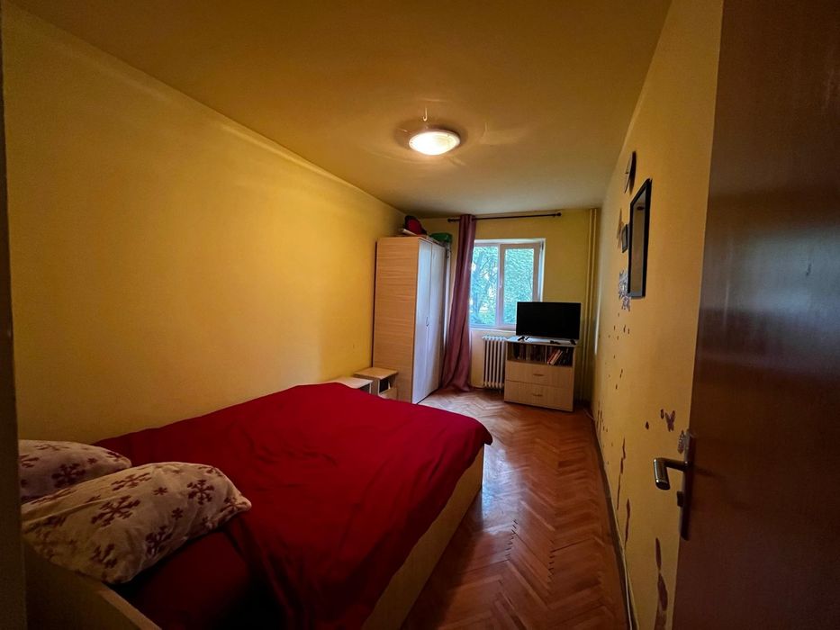 Vand apartament cu 3 camere