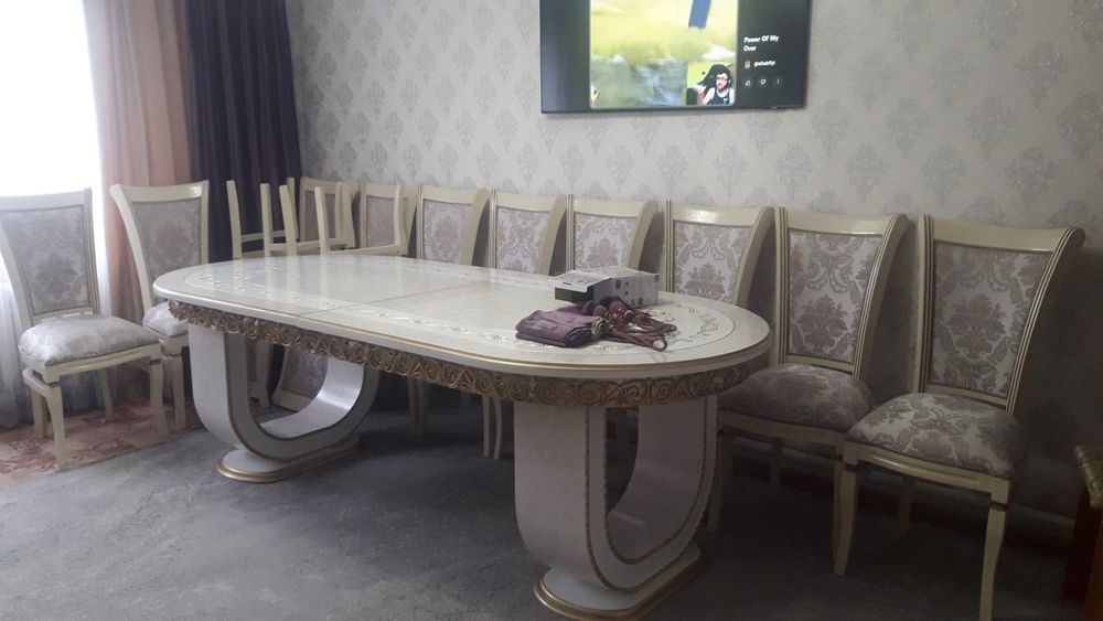 Стол  12орындығымен сатылады.