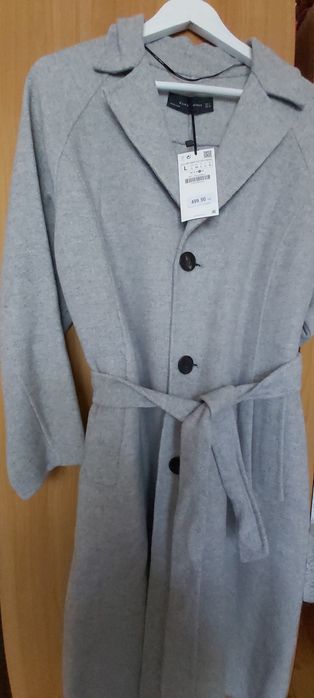 Vând palton Zara hand made din lână, nou cu etichetă.