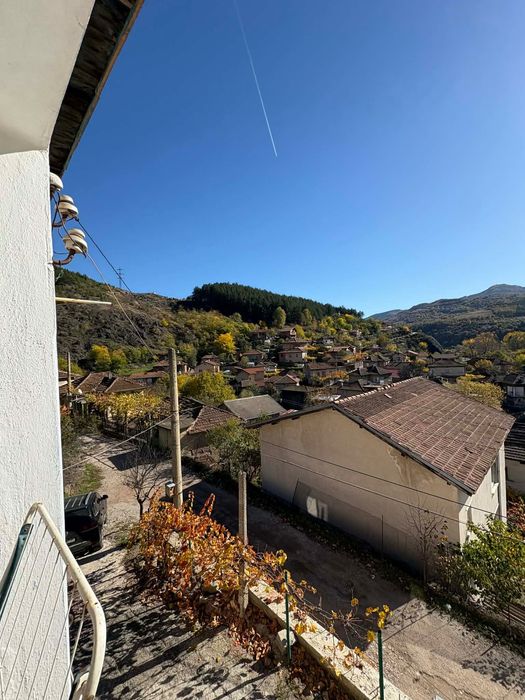 Продава се Къща в Мездра - 180 кв.м за 227 €/кв.м - Снимка #2