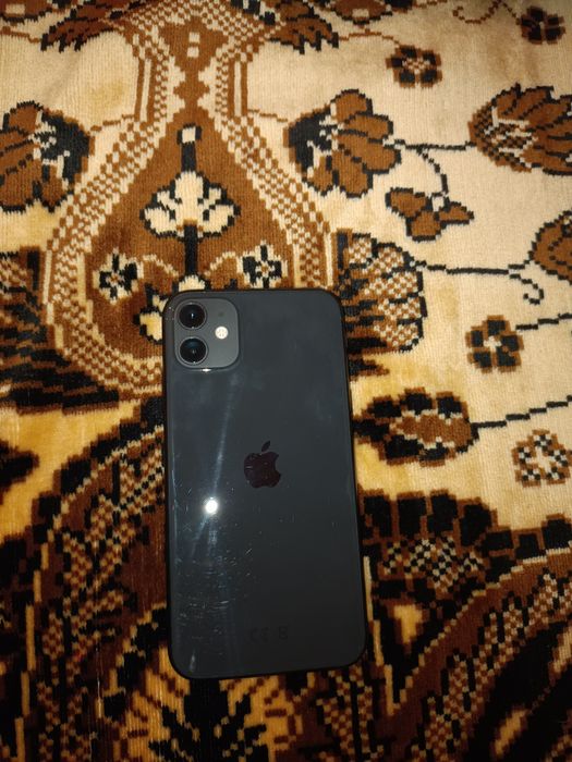 Vând iPhone 11 în stare foarte bună.  Negociabil.