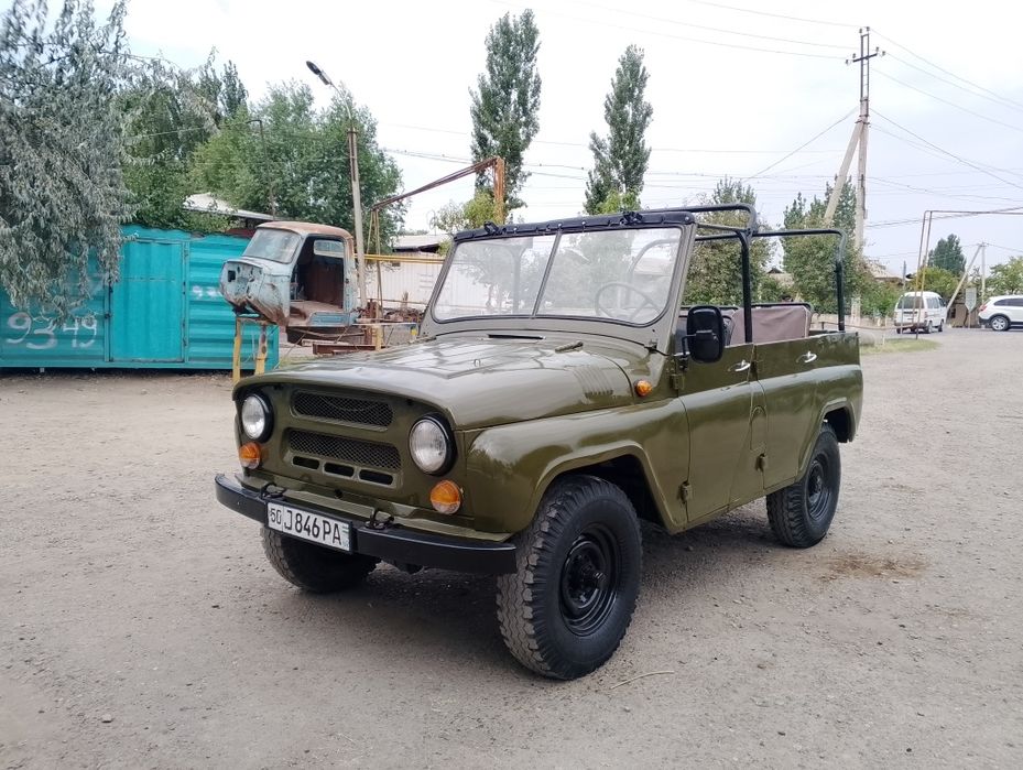 Uaz 3151 sotiladi.