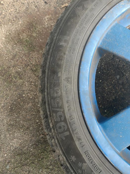 Продавам лети джанти с зимни гуми