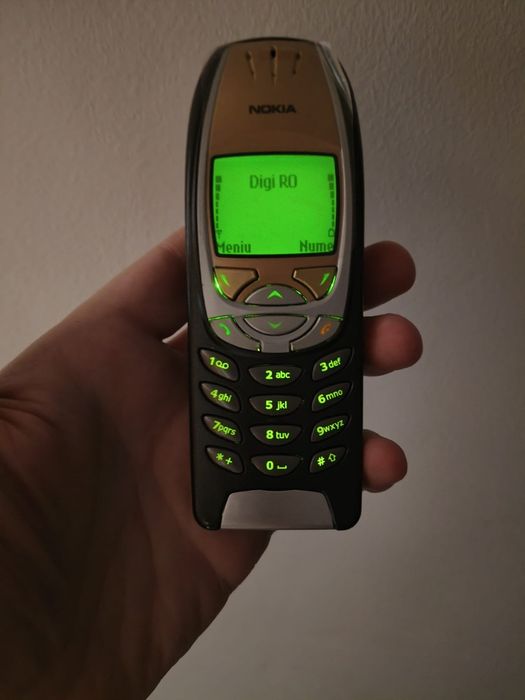 Nokia 6310 + charger original ( liber, impecabil, baterie Noua,lb română)
