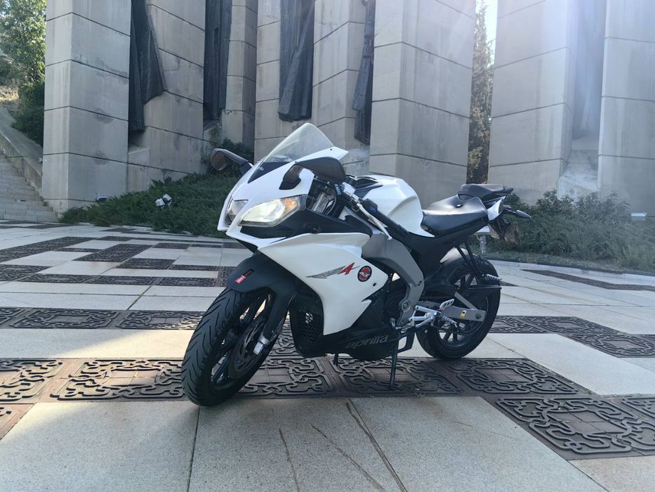 Aprilia rs  125 .