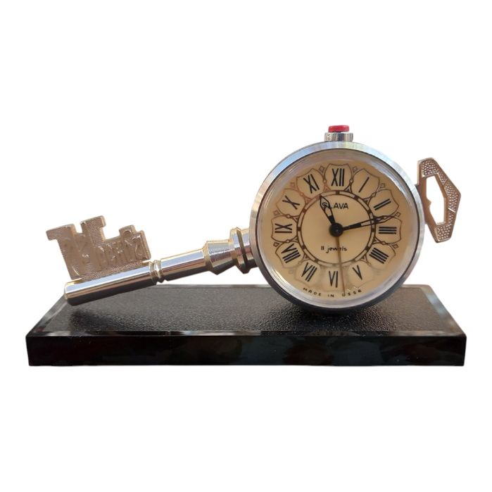 Ретро механичен будилник Slava ключ Москва