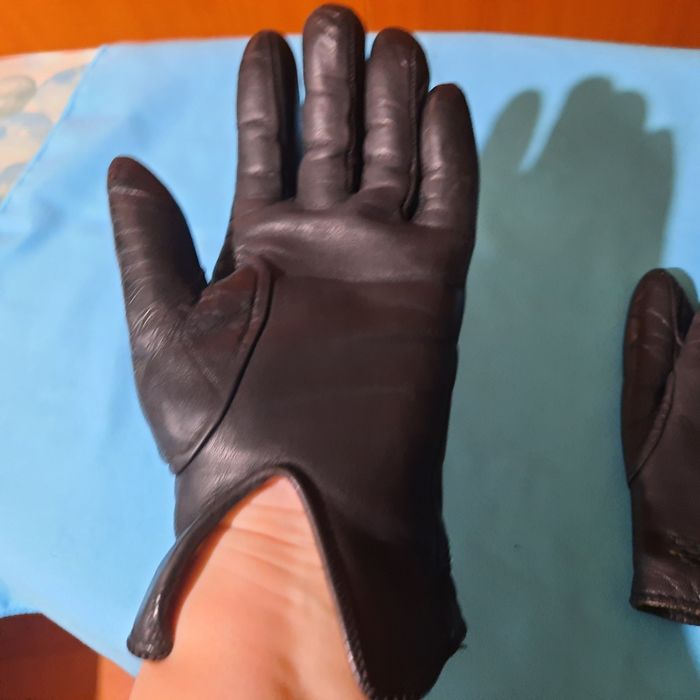 Mănuși piele , 
Îmblănite 
Anii 80
Stare foarte bună