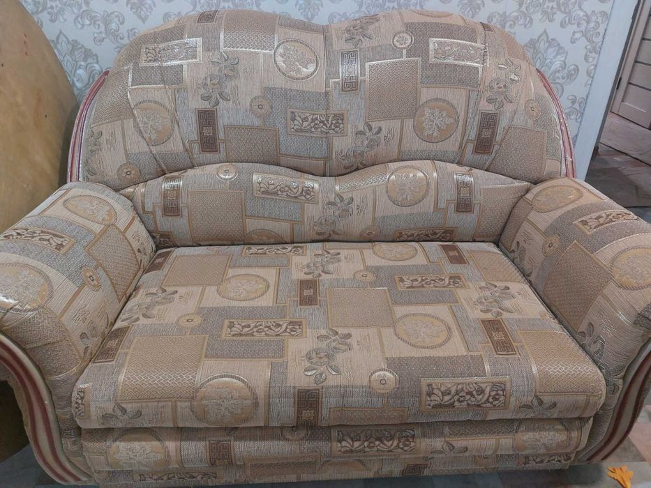 Продам диван 3.2.1 в хорошем состоянии !