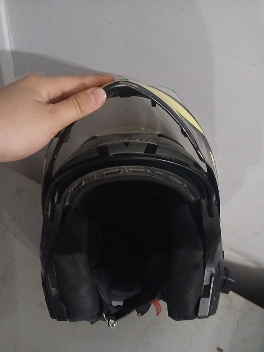 Шлем продам срочна блютуз все есть