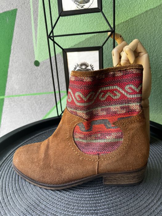 Botine piele întoarsă