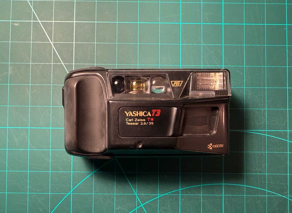 Aparat foto point and shoot 35mm Yashica T3