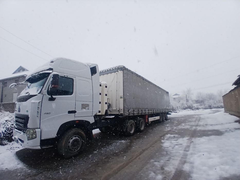 Yuk mashinasi Howo A7 tent fura