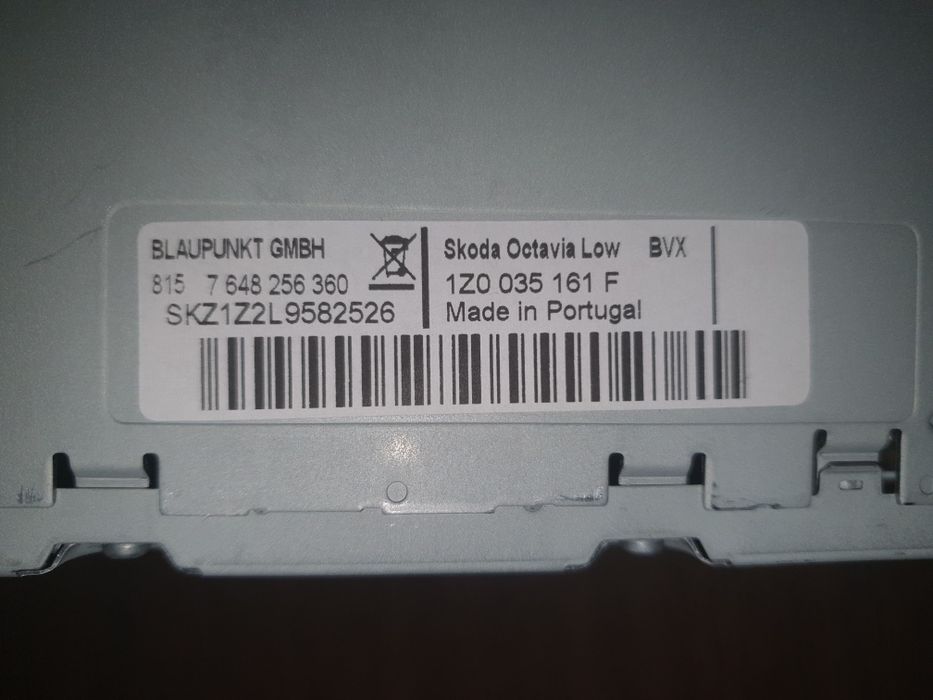 Radio CD Swing Skoda Octavia 2  cu cod PIN valid