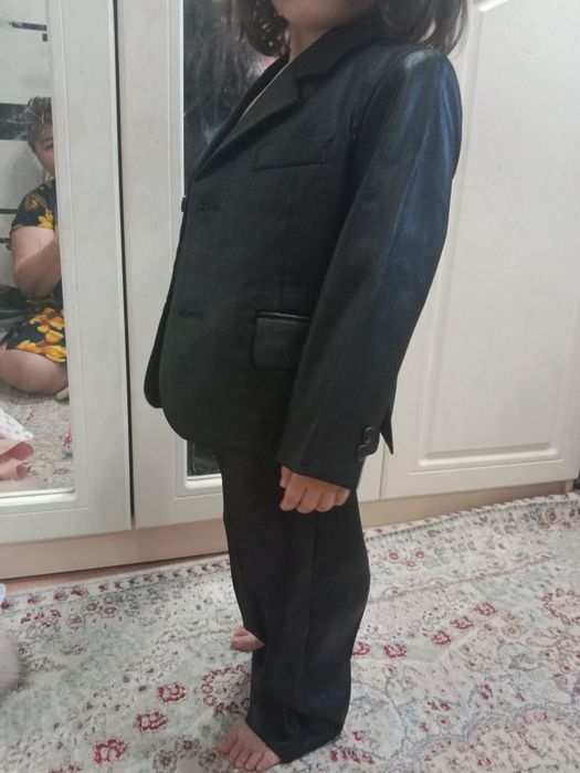 Продаётся костюм 3 ка