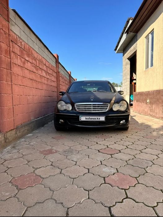Mercedes-Benz машина