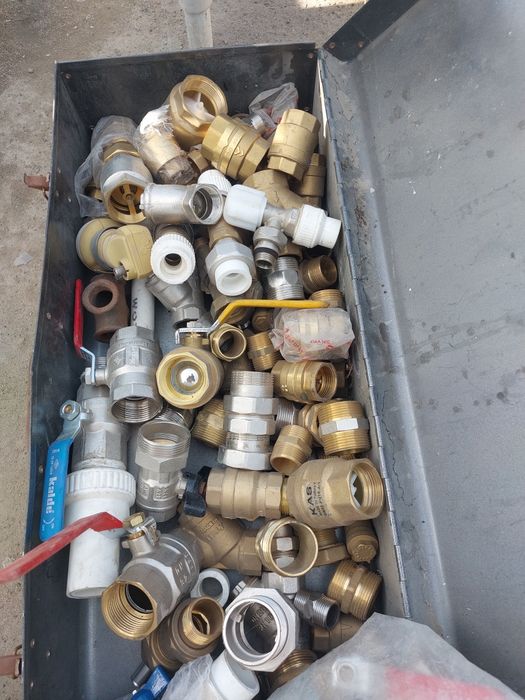 Сантехника фитинглари сотилади коллектор;теп.пол шланлари каs ва spk .