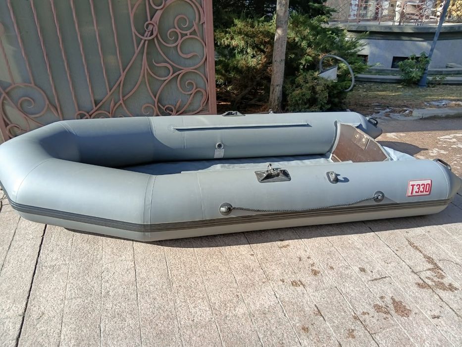 Продаётся лодка в  идеальном  состоянии,янии