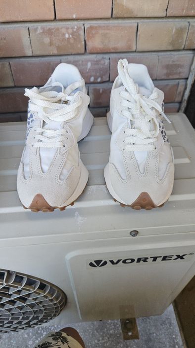Adidasi femei New balance 327