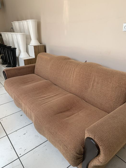 Divan sotiladi arzon narxda