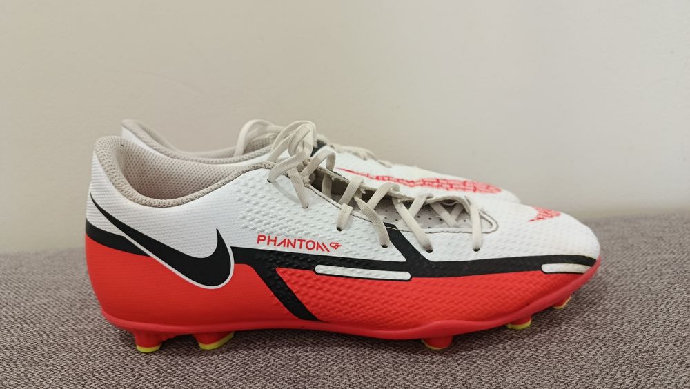 Ghete fotbal Nike Phantom GT2 FG/MG – Stare bună (Mărimea 40.5)- pentru teren cu iarbă și sintetic