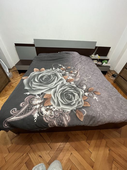 Спалня с матрак и подматрачна рамка .