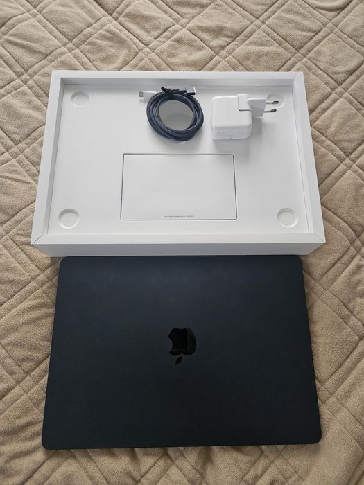 Macbook air 15 m4 24/512 24 цикла 100%акб