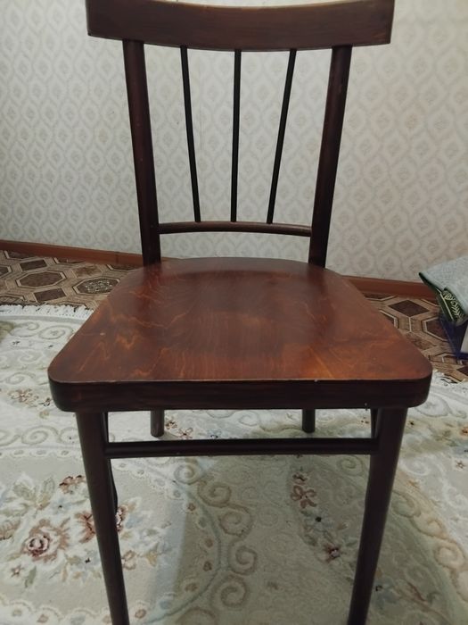 Продам стулья деревянные