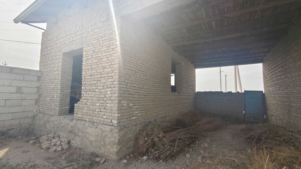 Hovli sotiladi. KUMUSHKON MFY