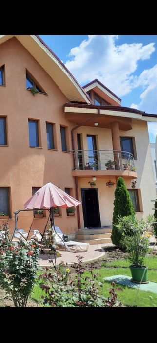 VILĂ SPAȚIOASĂ PANTELIMON, aproape de pădurea Cernica – REGIM DUPLEX | 5 DORMITOARE | 400 MP TEREN + 50 mp drum privat | MANSARDĂ | ANEXE