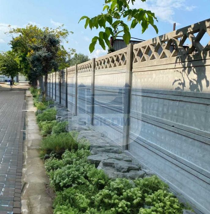 Stalpi Spalieri de beton armat  garduri ornamentale placi cu model