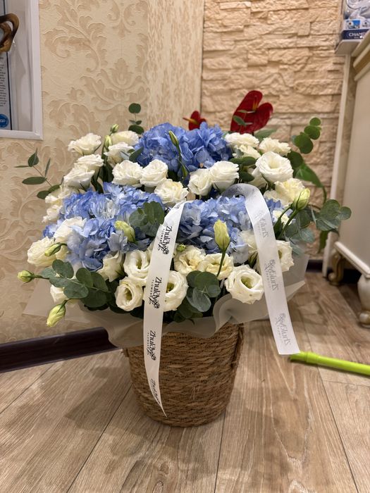 Цветы свежие, сегодня вечером дарили