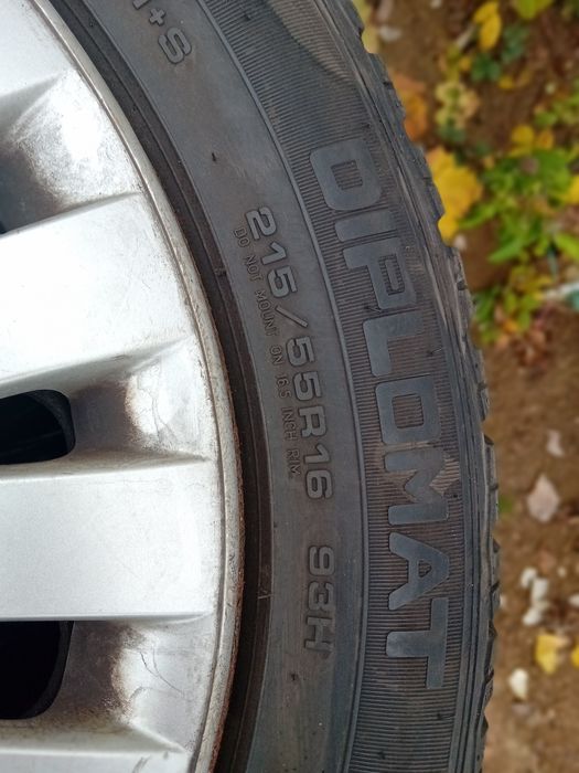 Cauciucuri de-iarna cu tot cu jante de tabla +capace