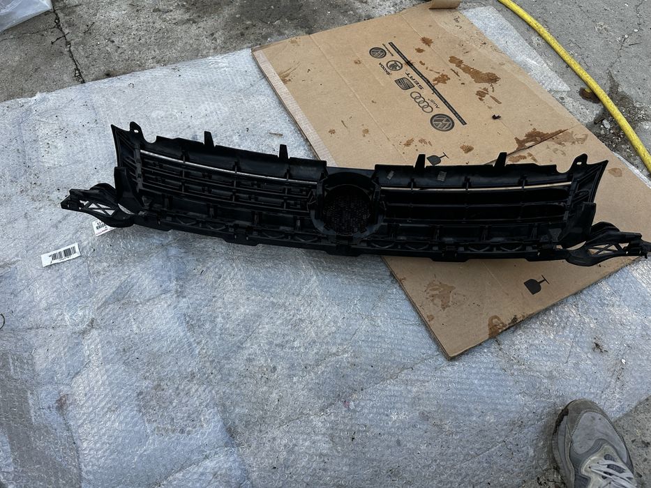 Grilă radiator vw touran .cod:1T0853655.C.
