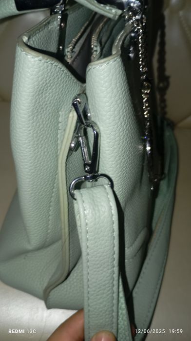 Ayollar sumkasi,katta hajmli