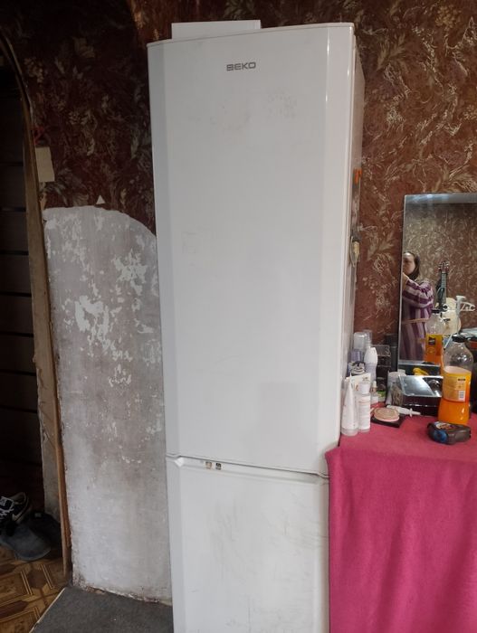Холодильник б/у все работает