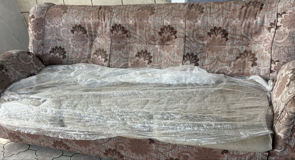 Диван с двумя кресломи