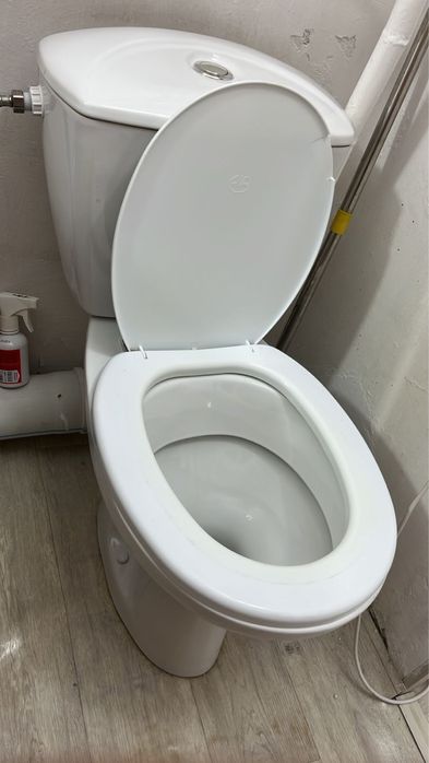 Унитаз б/у в хоршем состоянии