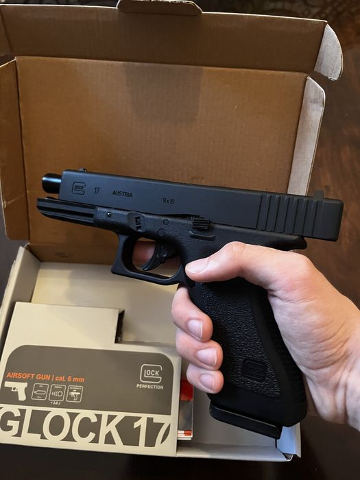 Pistol Airsoft CO2 Blowback: Glock 17 Umarex + consumabile (12 canistre CO2, bile de 0.30g si ulei siliconic)