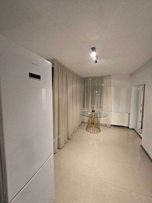 Închiriez apartament/spatiu birouri – 4 camere, parter, curte proprie