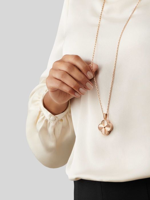 Van Cleef & Arpels VCA Rose Gold Long Magic Alhambra Дамско Колие