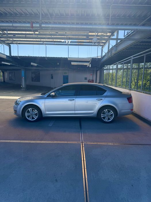 Skoda Octavia 2014 2.0 TDi 150 CP • Day Light LED • Bi-Xenon • Scaune încălzite • Senzori parcare • Dublu climatronic • Pilot automat • Proprietar